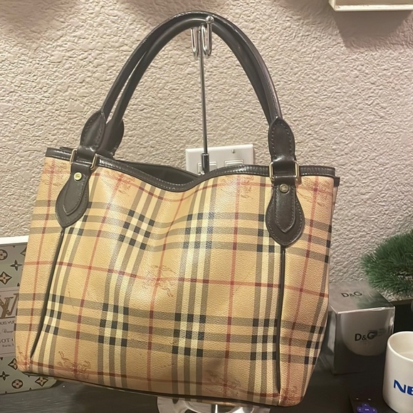 Burberry Handbags - Burberry PVC leather Tote